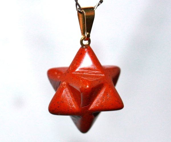 Colar Merkabah Pedra Jaspe Vermelho com Presilha Dourada