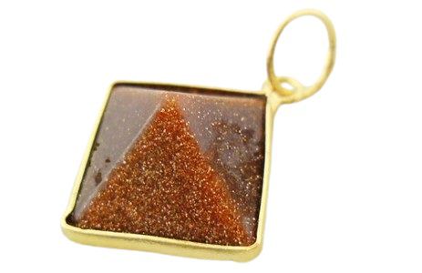 Colar Pirâmide Pedra do Sol Castoação Envolto Flash Dourado