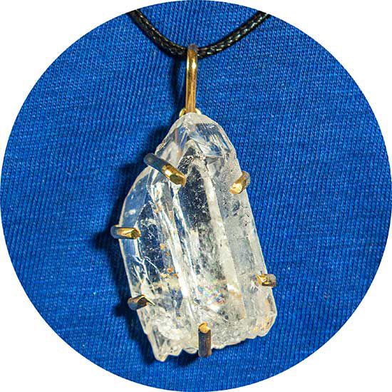 Colar Drusa de Cristal Bruta Natural 40mm na Garra Dourada