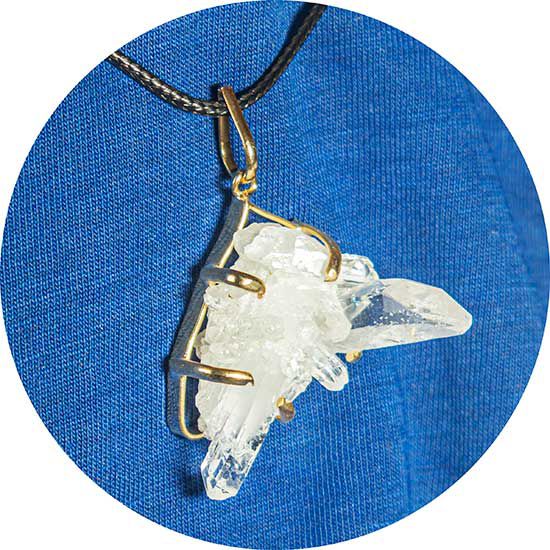Colar Drusa de Cristal Bruta Natural 35mm na Garra Dourada