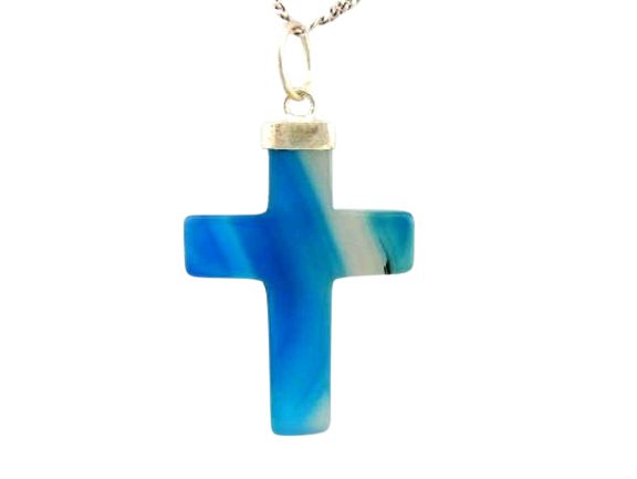 Colar Crucifixo Ágata Azul Natural em Dourado