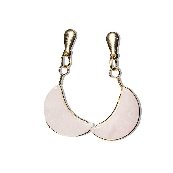 Brinco Meia Lua Pedra Quartzo Rosa Acabamento Dourado