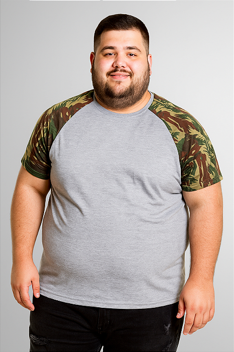 Camiseta Raglan Plus Size Cinza Mescla Com Manga Camuflada 100% Poliéster