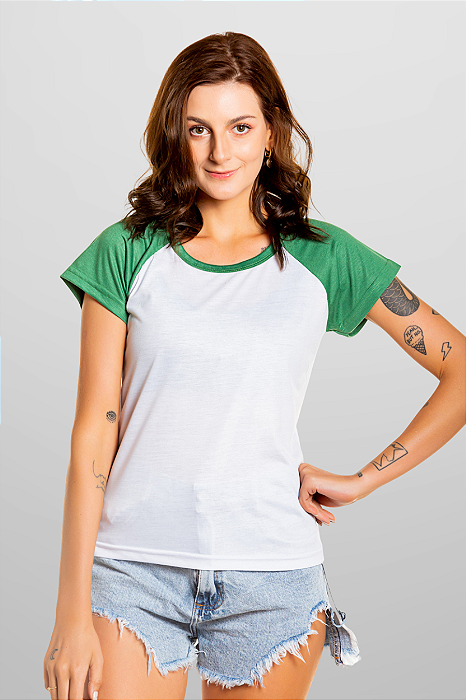 Baby Look Raglan Branca com manga Verde 100% Poliester