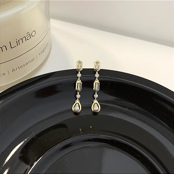 Brinco Minimalista Multi Zirconia Banhado Ouro