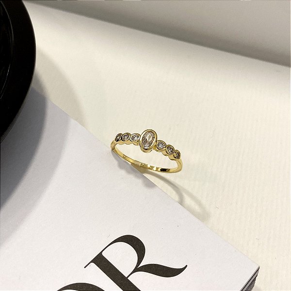 Anel Delicado Cravejado Zircônia Oval Banhado em Ouro