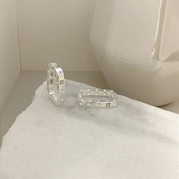 Argola Cravejada Retangula Cravejada 25mm Banhada em Prata
