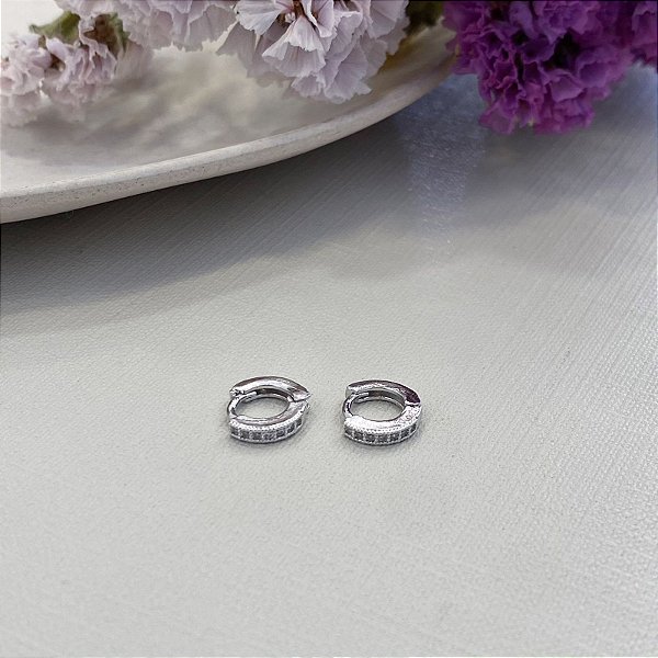 Argola Cravejada 2º 3º Furo Banhada em Ródio