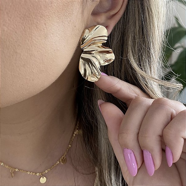 Brinco Pétalas Espelhadas Grande Banhado em Ouro