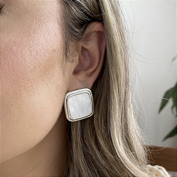 Brinco Maxi Quadrado Madrepérola Grande Banhado Ródio