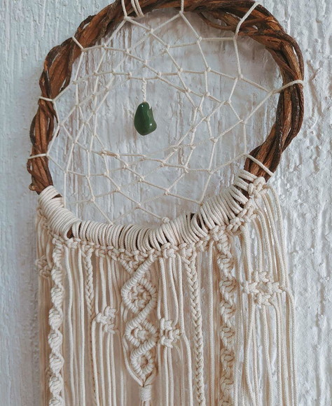 Filtro dos Sonhos Artesanal em Macramê com Cristal Energético