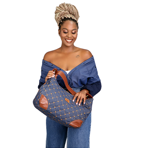 Bolsa Jeans Matelassada Tipo Canoa com Alça em Couro