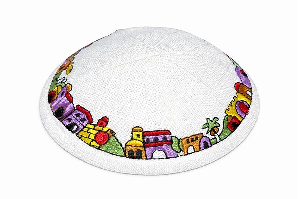kipá Branca com a Cidade de Jerusalém Colorida