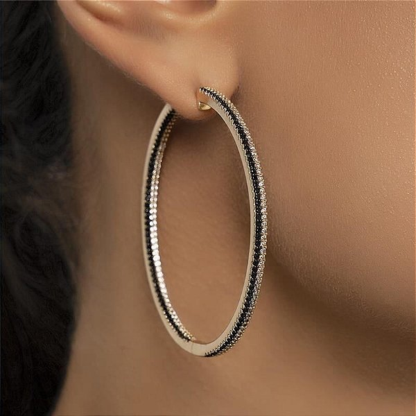 Argola Duas Fileiras com Zircônias Preto e Branco Banhado a Ouro