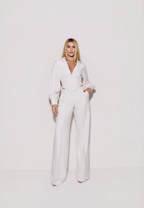Conjunto feminino branco elegante