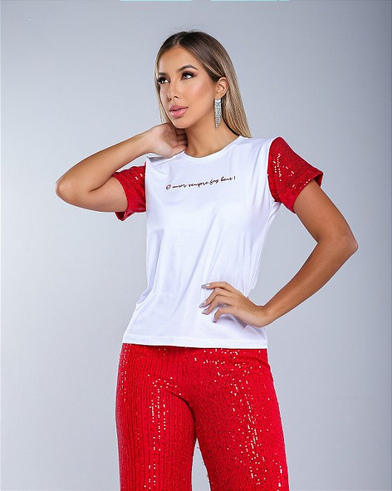 T-SHIRT O AMOR SEMPRE FAZ BEM *MANGA PAETE VERMELHA* - BRANCA