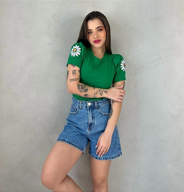 T-SHIRT MANGA PRINCESA FLOR E CORAÇAO (BORDADA) - VERDE BANDEIRA