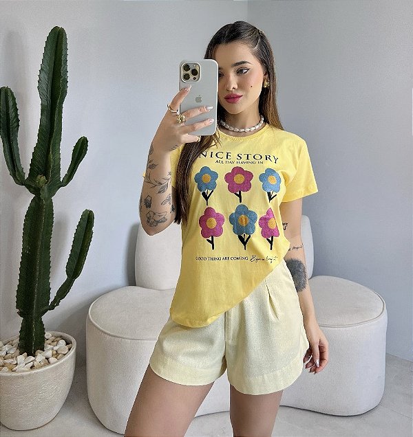 T-SHIRT NICE STORY FLORES - AMARELO MANTEIGA