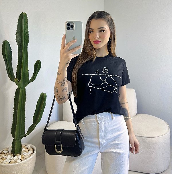 T-SHIRT ELE NOS AMOU - PRETO