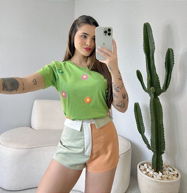 T-SHIRT FLORES TOTAL - VERDE FOLHA