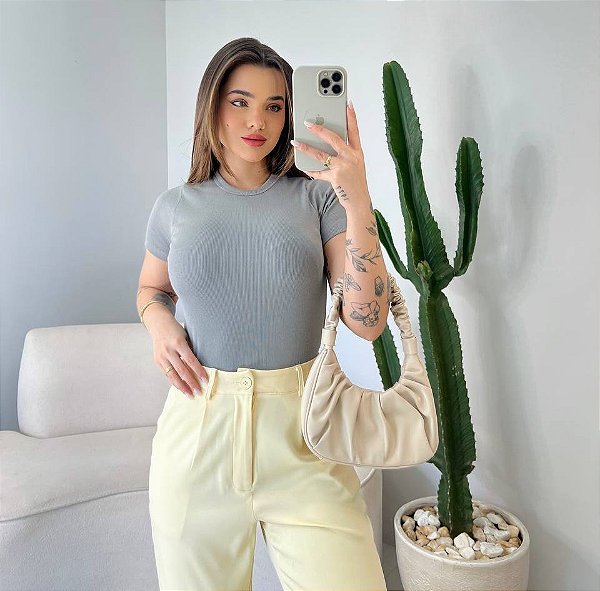 T-SHIRT CANELADA - CINZA PLATINA