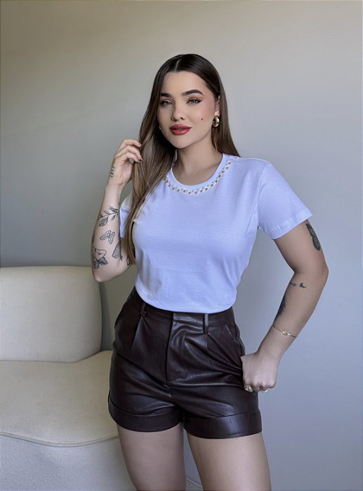 T-SHIRT PEROLAS NA GOLA - BRANCO