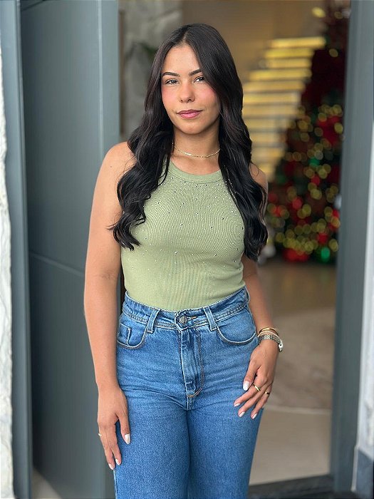 REGATA CANELADA COM STRASS - VERDE OLIVA