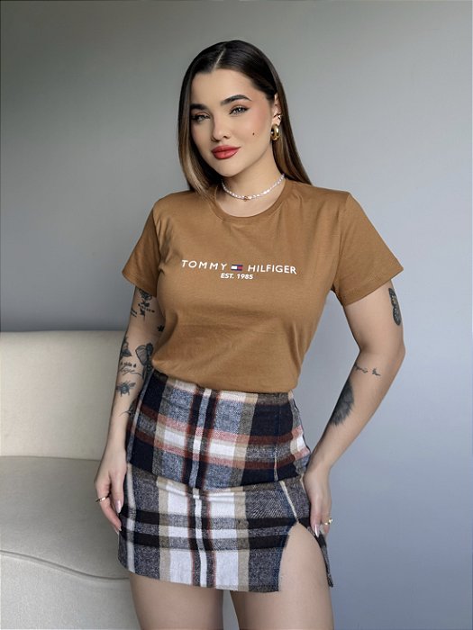 T-SHIRT TOMMY HILFIGER EST 1985 - AVELÃ