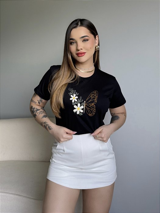 T-SHIRT FLORES BORBOLETA C/APLICAÇÃO - PRETO