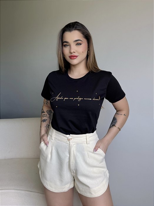 T-SHIRT AQUELE QUE ME PROTEGE NUNCA DORME - PRETO