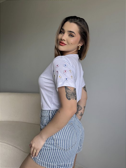 T-SHIRT BORBOLETINHAS BORDADO NA MANGA - BRANCO