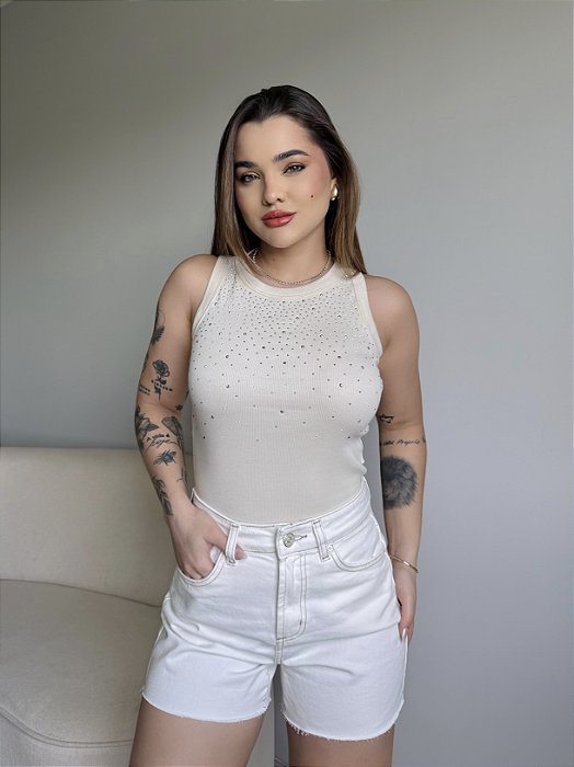 REGATA CANELADA COM STRASS - BEGE NATURAL