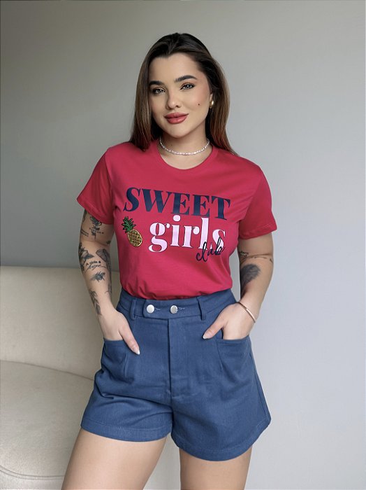 T-SHIRT SWEET GIRLS CLUB C/APLICAÇÃO - ROSA PINK