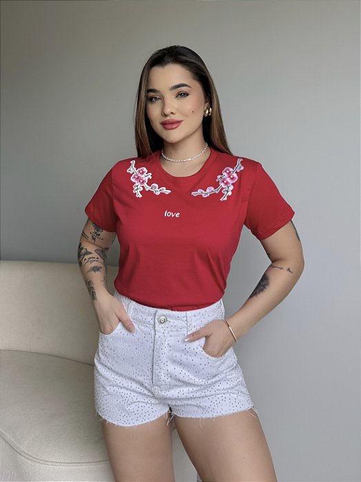 T-SHIRT LOVE FLORES NA GOLA C/APLICAÇÃO - VERMELHO