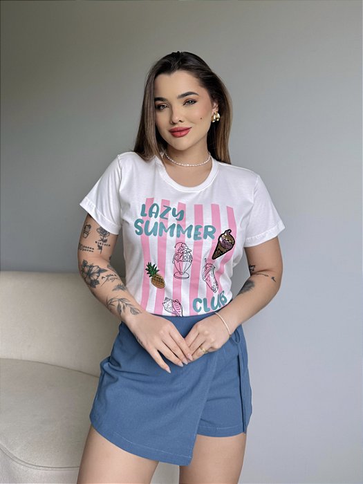 T-SHIRT LAZY SUMMER CLUB C/APLICAÇÃO - OFF WHITE