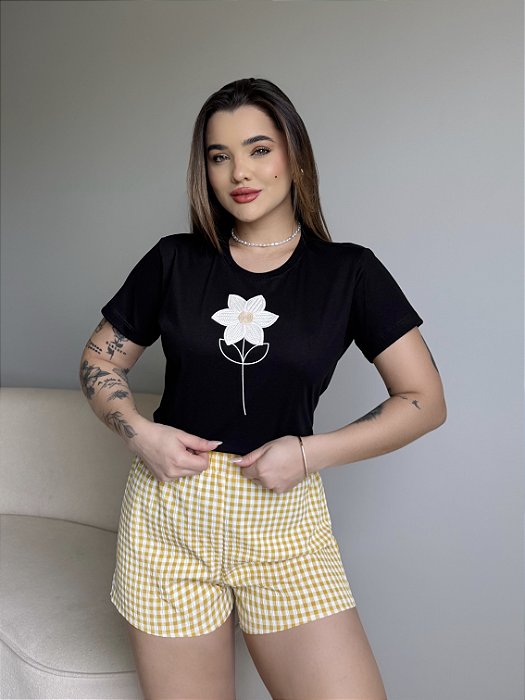 T-SHIRT MARGARIDA CROCHÊ C/APLICAÇÃO - PRETO