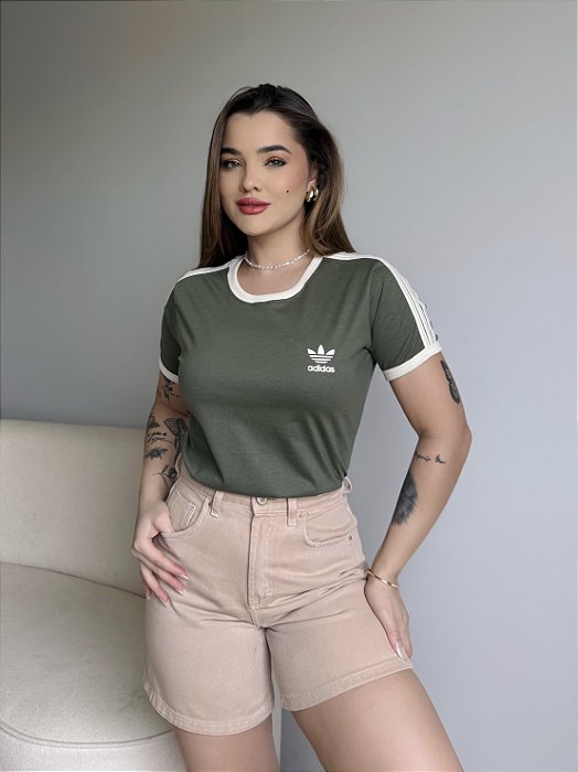 T-SHIRT ADIDAS LISTRAS COM PUNHO - VERDE CAMUFLAGE