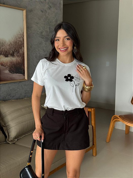 T-SHIRT FLORES C/APLICAÇÃO - OFF WHITE