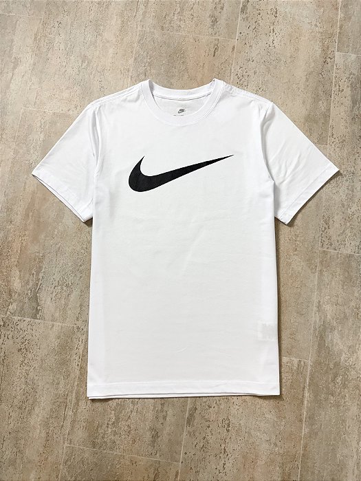 Camiseta Nike Sportswear Swoosh Branca