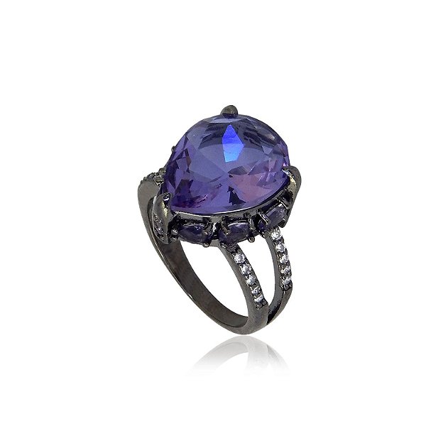 Anel em ródio negro com pedra cor ametista e detalhes em zircônia