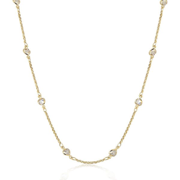 Corrente em ouro com detalhes em coração de strass