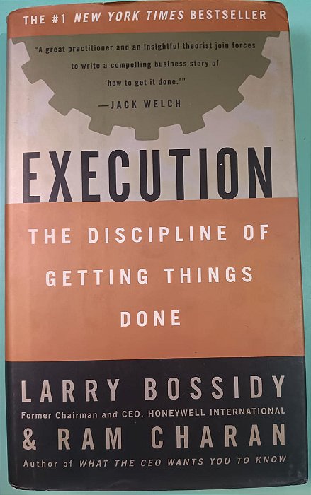 Execution: The discipline of getting things done, de Larry Bossidy e Ram Charam (edição em inglês)