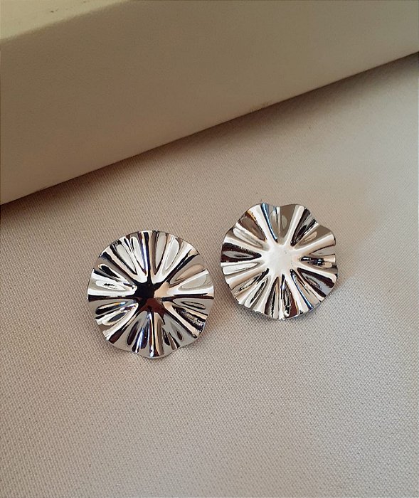 Brinco Redondo Geométrico Banho de Prata