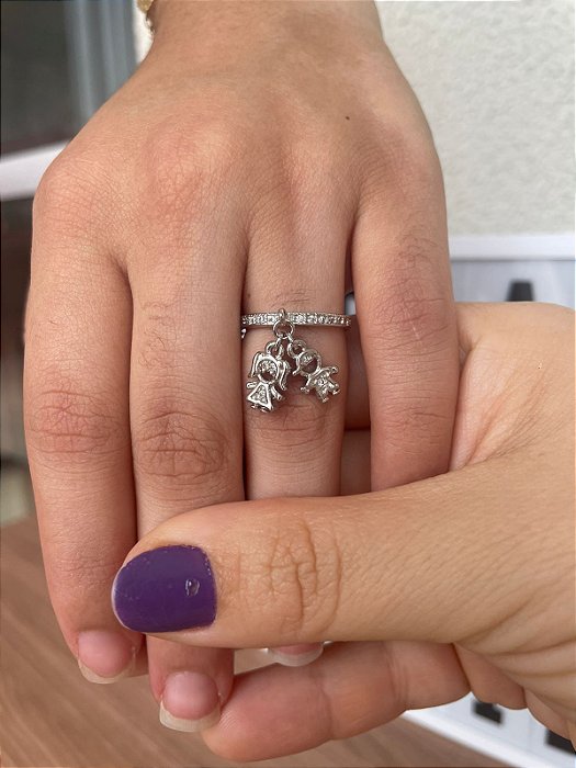 Anel Cravejado Pingente Filhos Casal Banho de Ródio