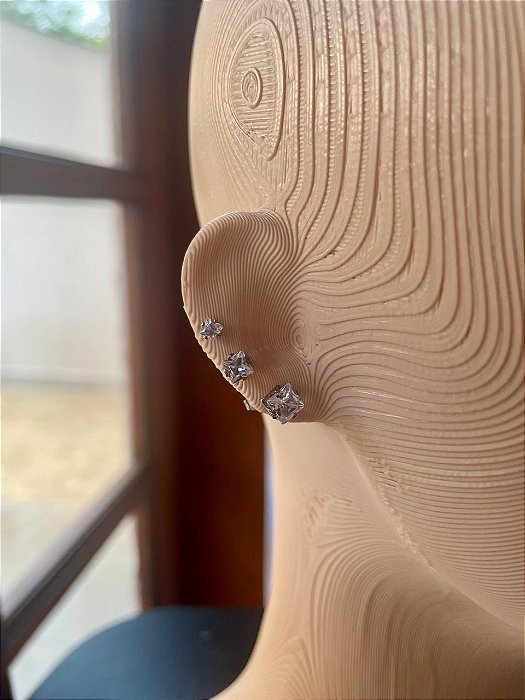 Brinco Trio Ponto de Luz Quadrado Aço