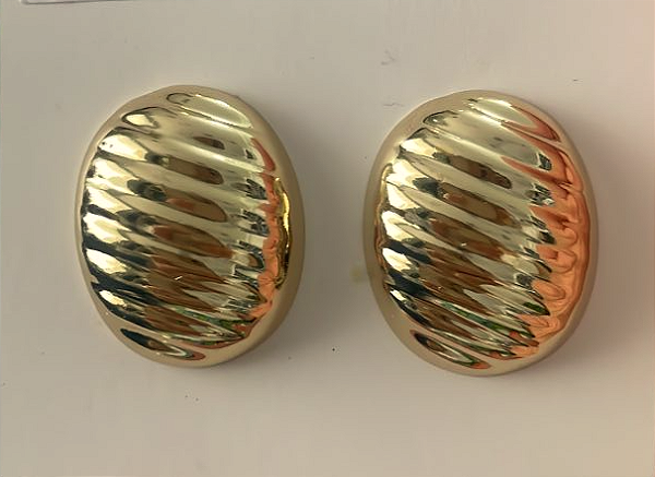 Brinco Meia Esfera Leve Banho de Ouro 18K