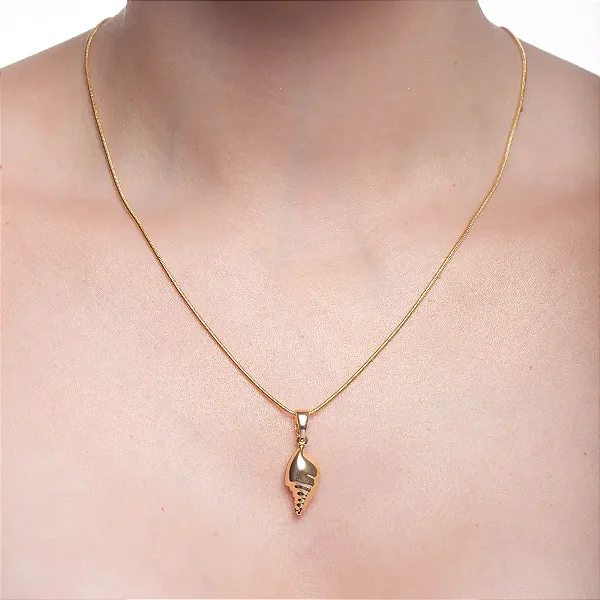Colar Rabo de Rato com Pingente Caramujo 60+6cm Banho de Ouro 18K