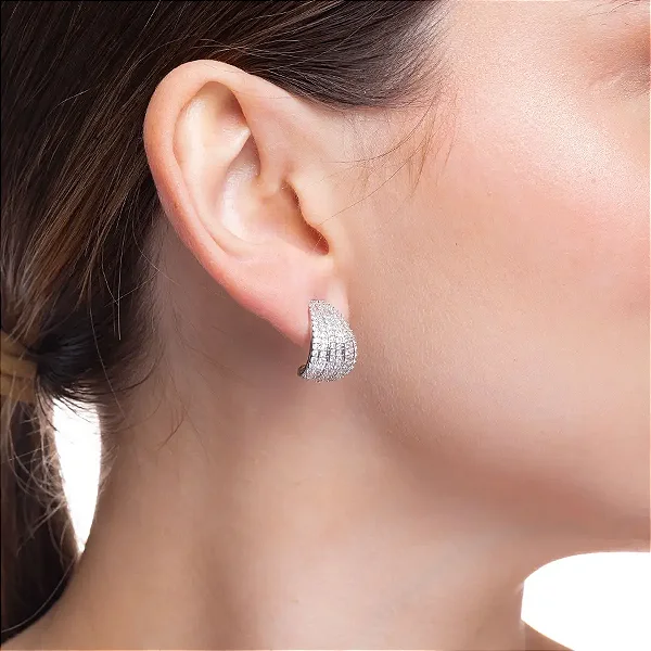 Brinco Meia Argola Fileiras Cravejadas Banho de Ródio