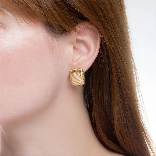 Brinco Retangulo Listrado Banho de Ouro 18K