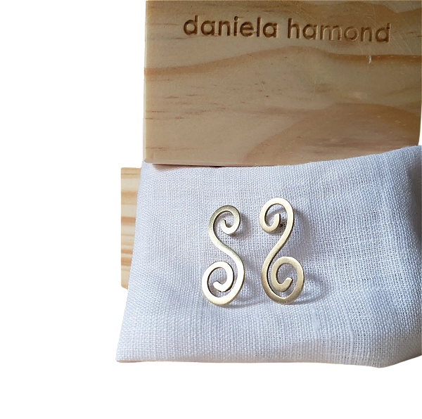 Brinco espiral ouro amarelo 750